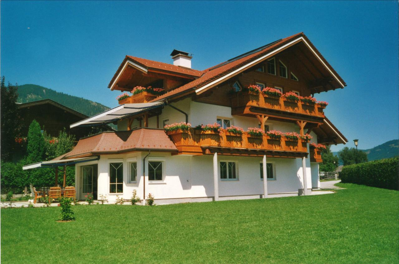 Haus Meneweger Apartment Flachau Exterior photo